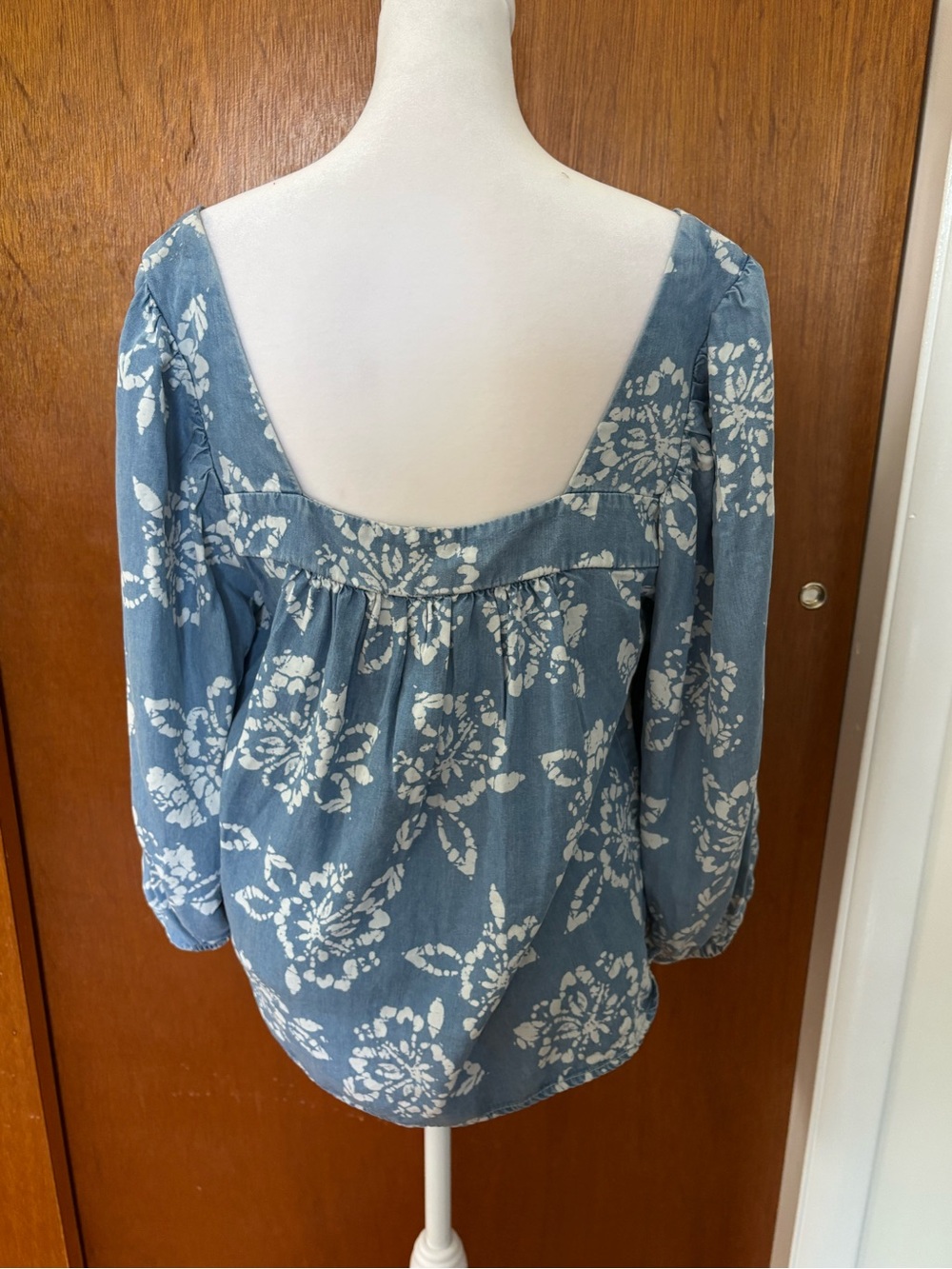 Small Caslon Blue White Floral Square Neck Chambray Top - Picture 4 of 13